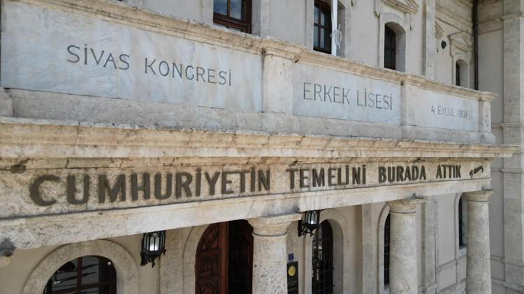 Cumhuriyetin simgesi Sivas Kongresi’nin 105inci yılı kutlanıyor