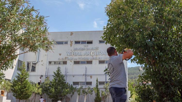 Yunusemrede okullar eğitim-öğretim sezonuna hazırlanıyor