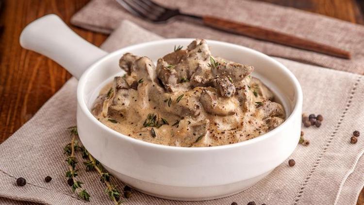 MasterChef beef stroganoff tarifi ve malzemeleri || Orijinal beef stroganoff nasıl yapılır?