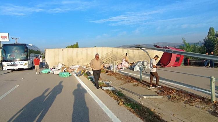 Süt yüklü tanker, TIR’a çarptı: 1 yaralı