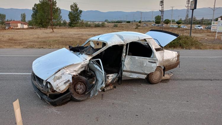 Tokatta iki otomobil çarpıştı: 1 ölü, 1 yaralı