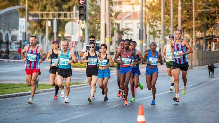 İzmirde 9 Eylül Yarı Maratonu günü