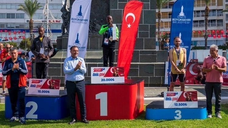 12. Uluslararası 9 Eylül İzmir Yarı Maratonu koşuldu