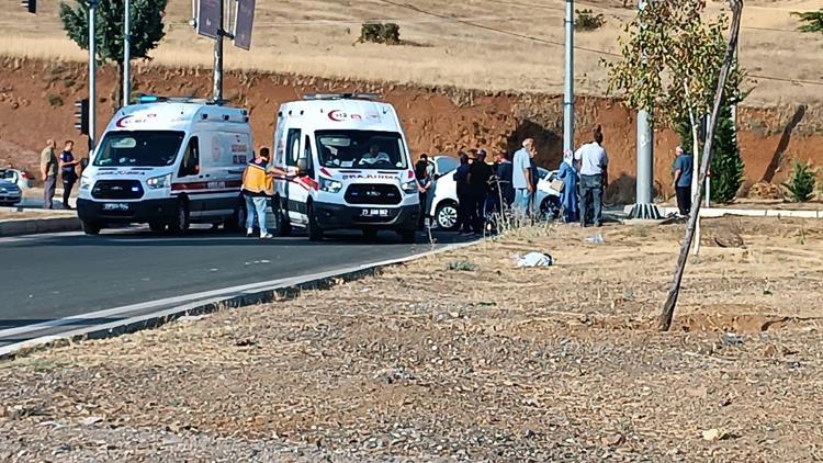 Elazığ’da minibüs ile çarpışan otomobildeki 2 kişi yaralandı