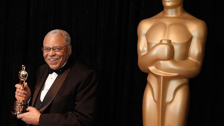 Darth Vader’a sesini veren efsane aktör James Earl Jones hayatını kaybetti