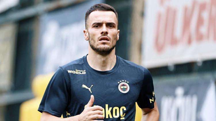 Filip Kostic, Fenerbahçede ilk antrenmanına çıktı