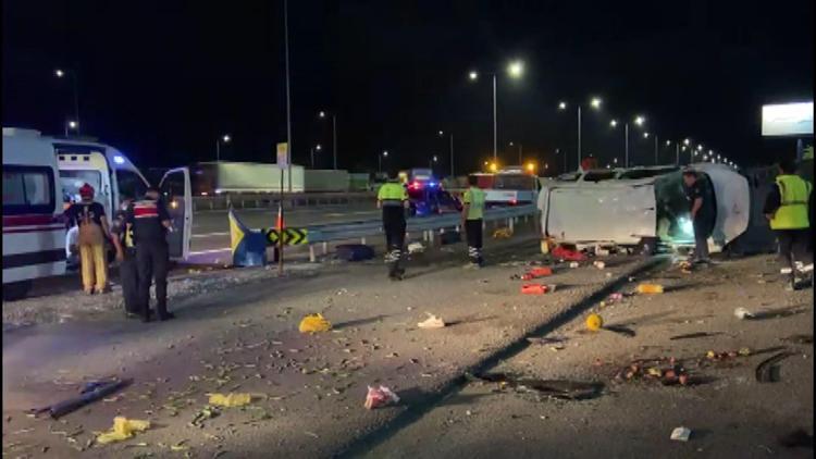 Sarıyer Kuzey Marmara Otoyolunda hafif ticari araç devrildi: 1 ölü, 5 yaralı