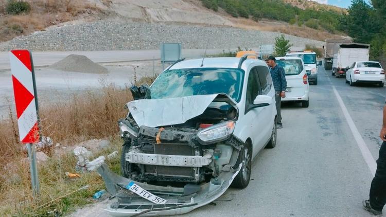 Kütahya’da otomobille çarpışan motosikletli yaralandı