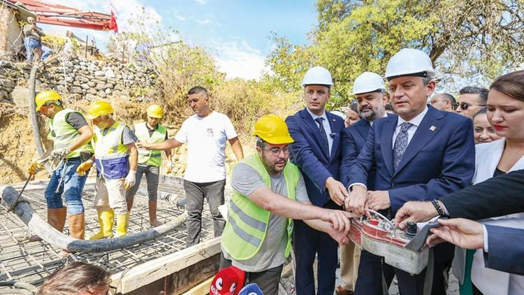 CHP Lideri Özgür Özel İzmir’de cami temeli attı