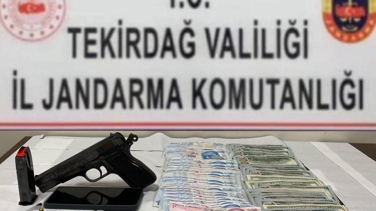 Kendilerini jandarma olarak tanıtan dolandırıcılar, jandarmaya yakalandı