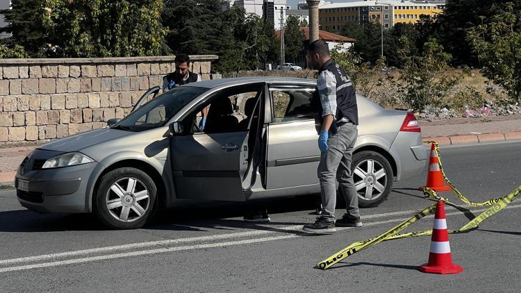 Eski eşini, 8 yaşındaki kızının gözü önünde tabancayla yaraladı