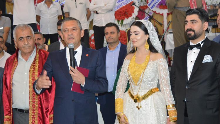 CHP Genel Başkanı Özgür Özel, Mardinde düğüne katıldı