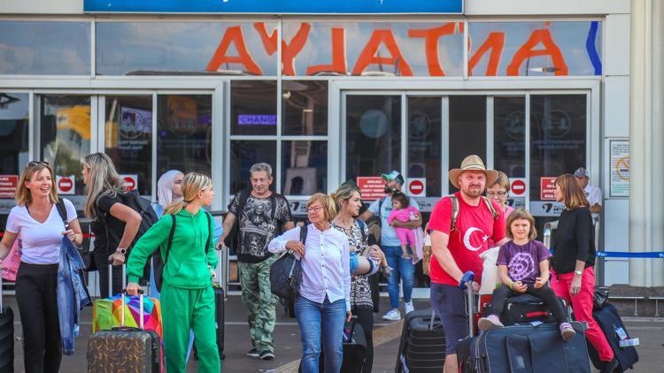 Antalya Havalimanında yolcu trafiği rekoru; 26 milyonu aştı