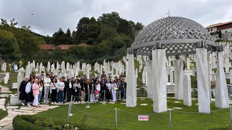 Sultangazide başarılı öğrencilere Bosna Hersek turu düzenlendi