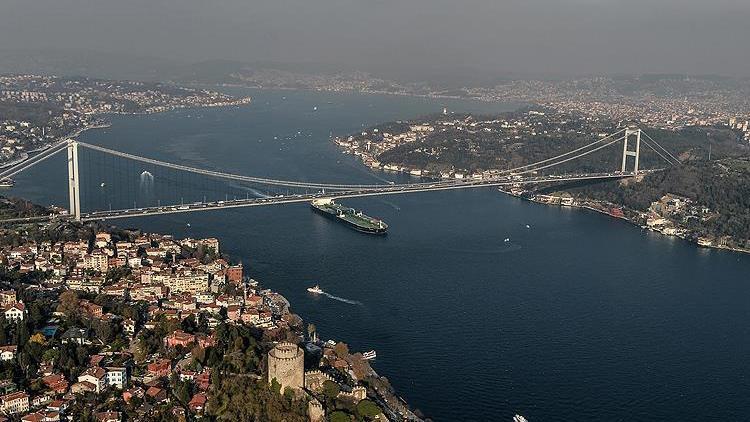 İstanbul Boğazında gemi trafiği çift yönlü askıya alındı