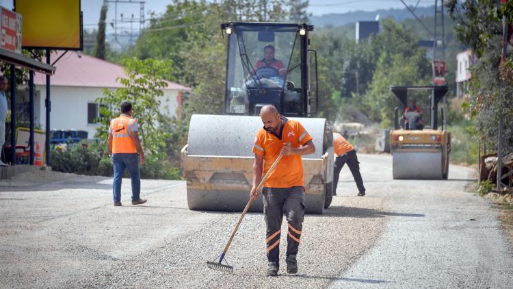 Büyükşehir ekipleri, kırsal yollara işlevsellik ve konfor kazandırmayı sürdürüyor