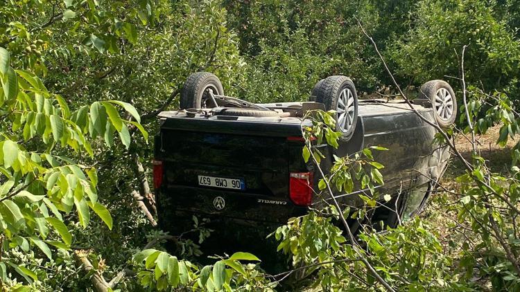 Otomobille minibüs çarpıştı: 2 yaralı