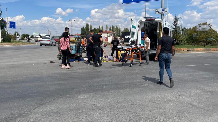 Beyşehirde hafif ticari araçla çarpışan üç tekerlekli motosikletin sürücüsü öldü