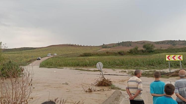 Adanada sağanak, sel ve taşkına yol açtı