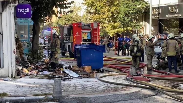 İstanbul - Gaziosmanpaşa’da zincir marketin deposu küle döndü