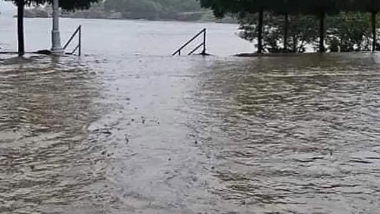 Giresun’da sağanak cadde ve sokaklar suyla doldu