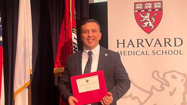 Harvardda çift yandal yapan Türk doktor, diplomasını Filistinli çocuklara atfetti