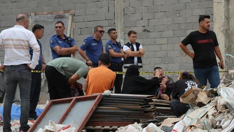 Adanada kule vinçteki demir kova, işçilerin üzerine düştü: 2 işçi hayatını kaybetti