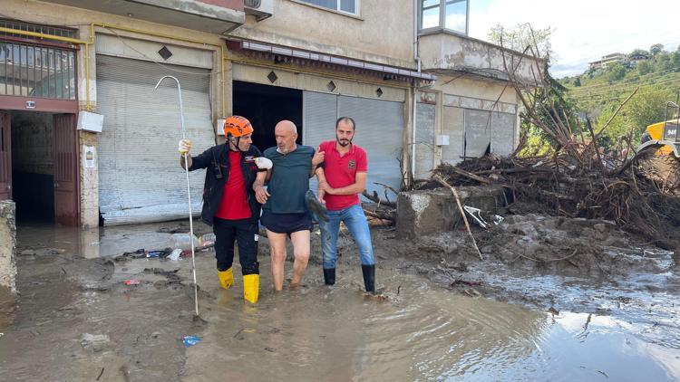 Trabzonda doğu ilçelerini vuran selin izleri siliniyor (4)