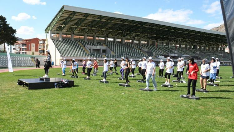 Amasyada zumba ve step festivali ile hareketli bir gün yaşandı