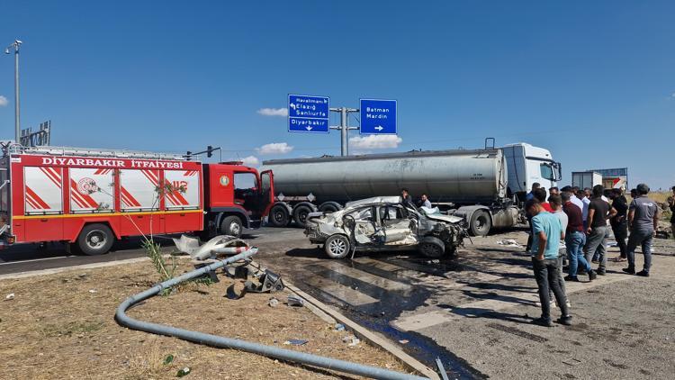 Diyarbakırda tanker ile otomobil çarpıştı: 2si ağır 4 yaralı