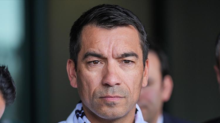 Van Bronckhorst: Mucize doktor değilim, Ajax’a gücümüzü göstereceğiz