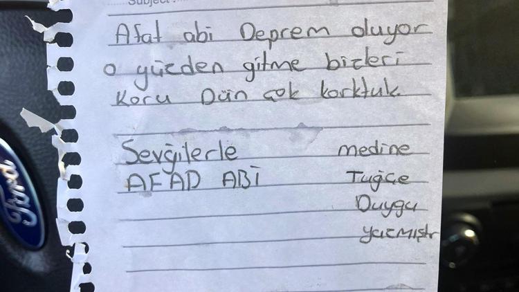 AFAD ekibine, Gitme, bizleri koru notu