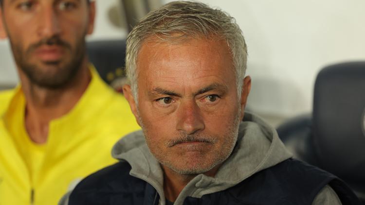 Fenerbahçede Jose Mourinhodan galibiyet sonrası flaş açıklamalar: Futbolda dalga geçemezsiniz