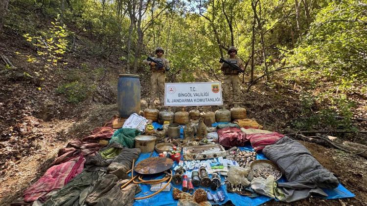 Bingöl’de terör örgütü PKK’ya ait 8 odalı sığınak imha edildi