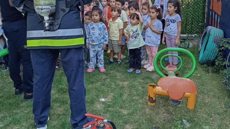 Hatay’da minik itfaiyecilere yangın eğitimi verildi