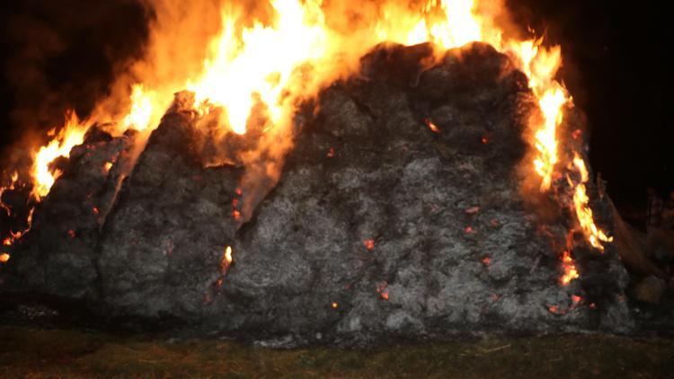 Yüksekovada 15 bin bağ ot ile 20 ton saman yandı; 1 gözaltı