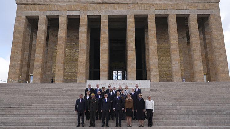 Finlandiya Cumhurbaşkanı Stubb Türkiyede: Anıtkabiri ziyaret etti