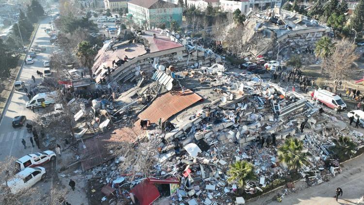 Asrın depreminde 69 kişinin öldüğü apartmanın davasında, sahte imza iddiası