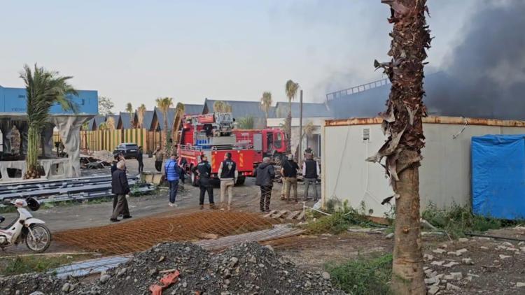 Sakaryada bungalov tesisinin inşaat halindeki restoran binası yangında hasar gördü