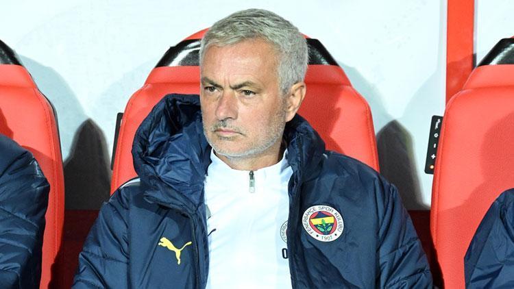 Fenerbahçede Mourinhodan Sofyan Amrabata övgü