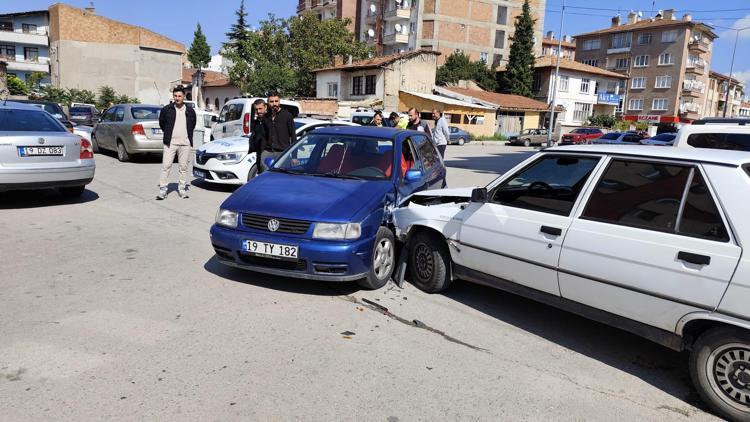 Çorumda 8 ayrı trafik kazasında 11 kişi yaralandı