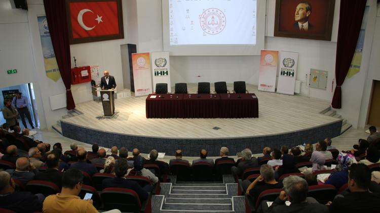 Kütahyada okul müdürlerine İyilikte Yarışan Sınıflar Projesi tanıtıldı