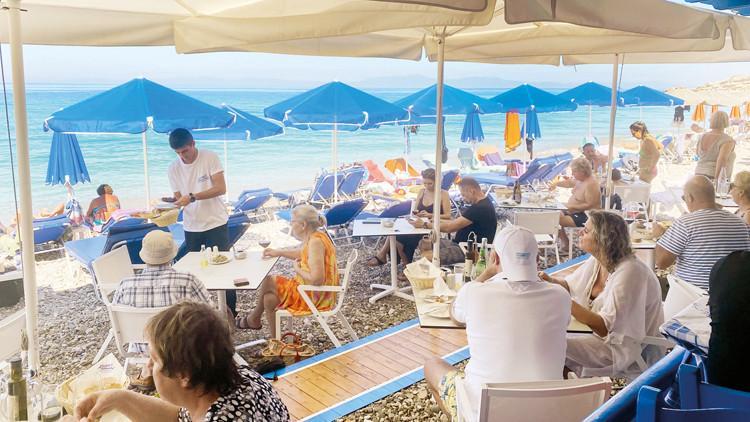 İki taraftan da ‘kapıda vize sürsün’ talebi: Sisam’da cironun yarısı Türklerden