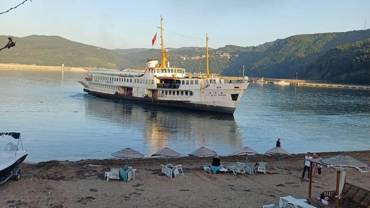 Amasrada çapası hasar gören restoran vapur karaya oturdu; o anlar kamerada