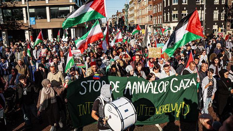 Hem İsrail’i hem polisi protesto ettiler