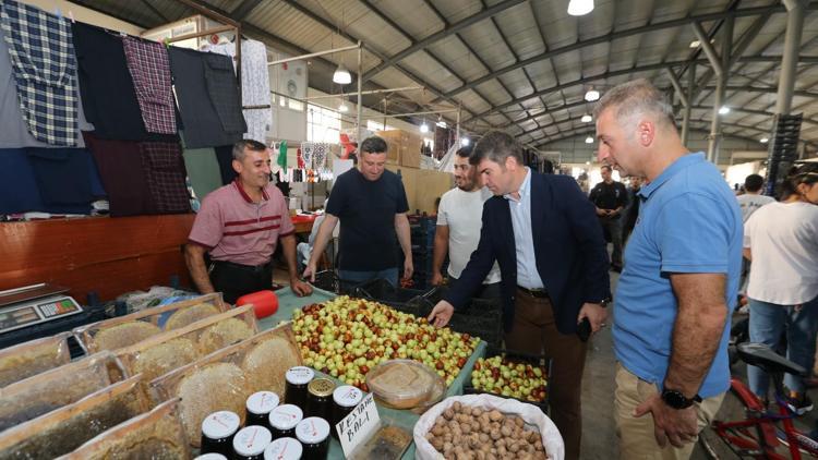 Vali Önder Bakan’dan semt pazarına ziyaret