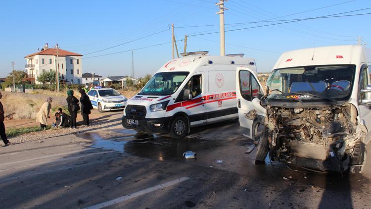 Öğrenci servisi ile TIR çarpıştı :11 yaralı