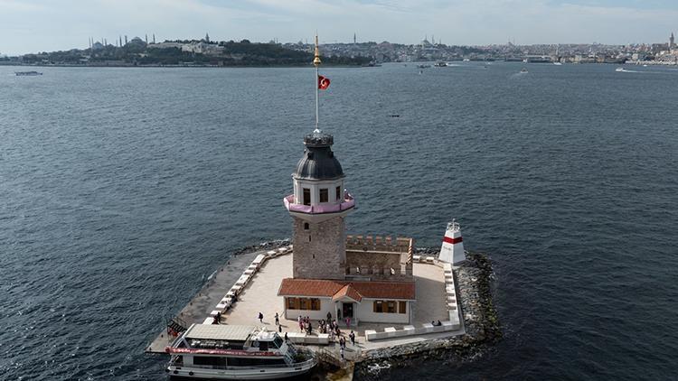 Farkındalık için harekete geçildi: Kız Kulesine pembe kurdele