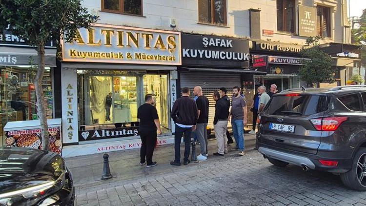 İstanbulda kuyumcu soygunu: 2 kilo altını alarak kaçtılar