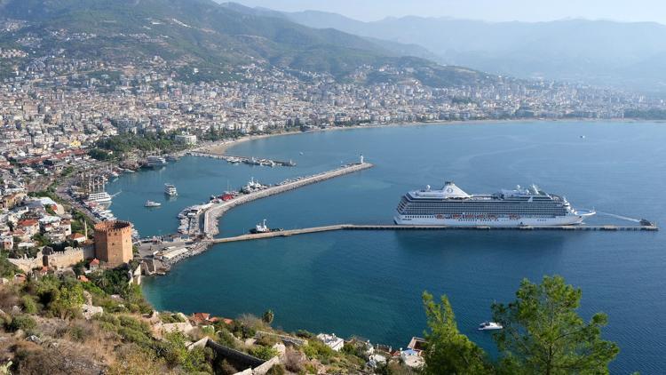 Alanyaya kruvaziyerle 1209 turist geldi